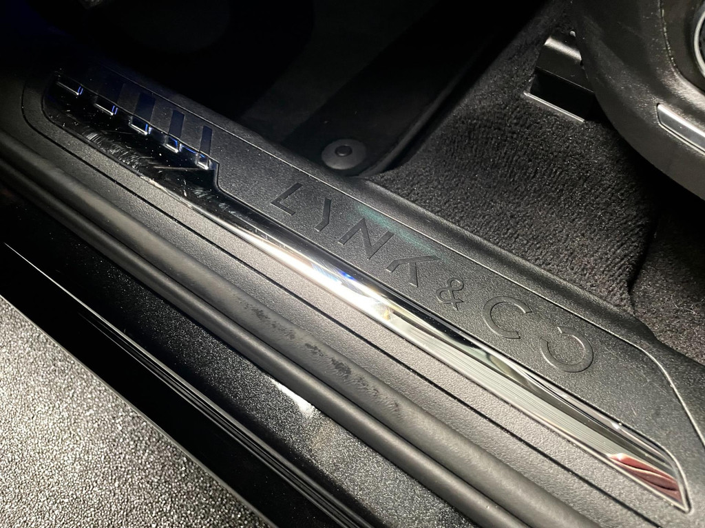 Lynk & Co 01 1.5 Panoramadak / 360 cam / ACC / CarPlay / Black Edition / BTW / 261 PK 30