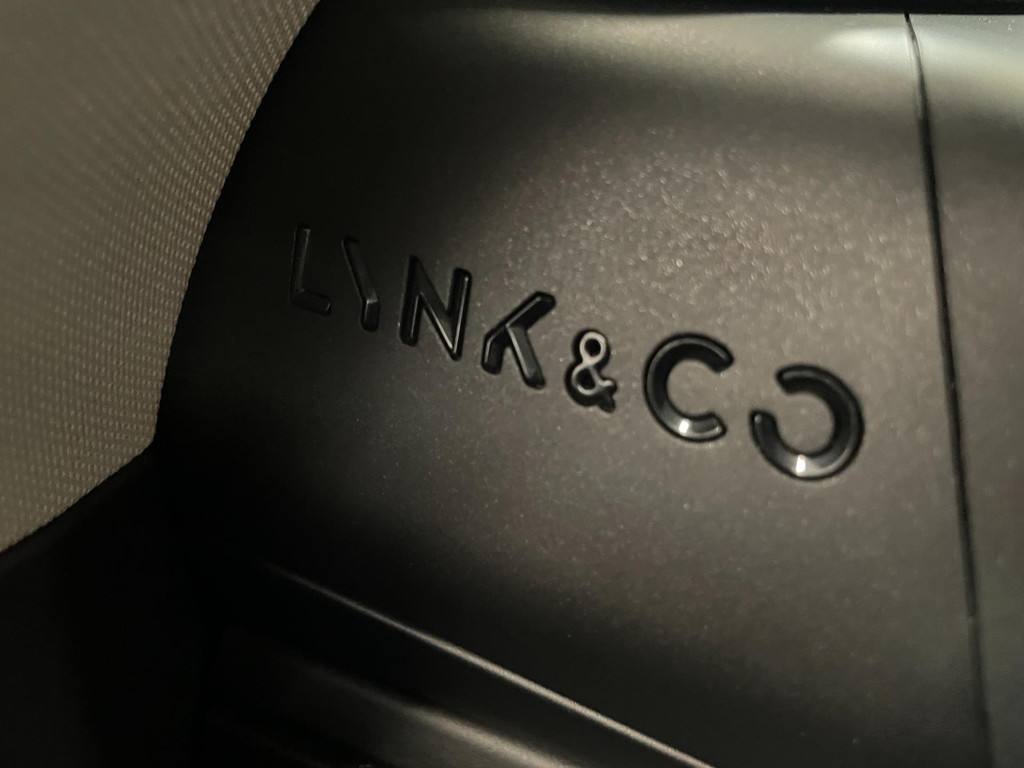 Lynk & Co 01 1.5 Panoramadak / 360 cam / ACC / CarPlay / Black Edition / BTW / 261 PK 36