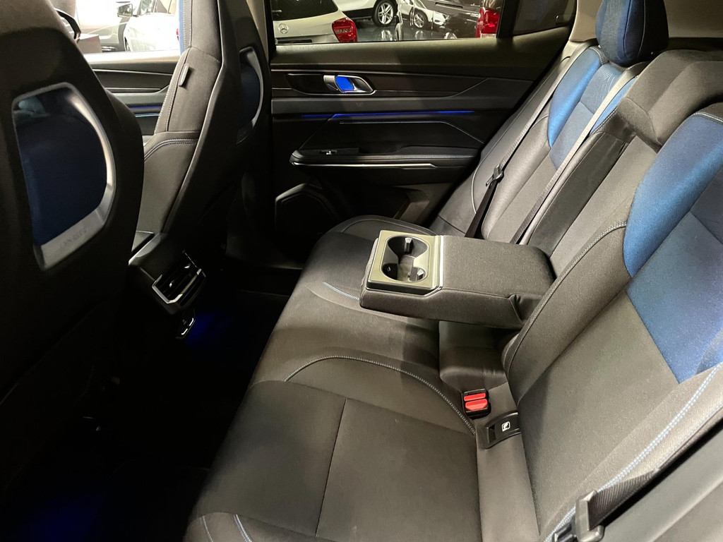 Lynk & Co 01 1.5 Panoramadak / 360 cam / ACC / CarPlay / Black Edition / BTW / 261 PK 76