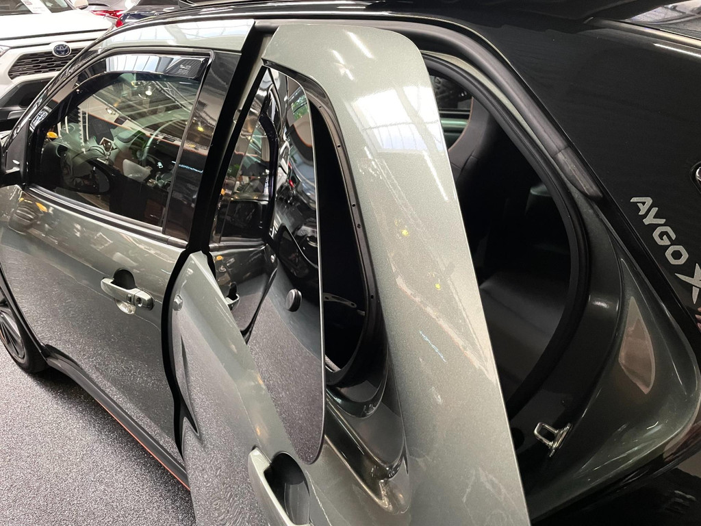 Toyota Aygo X 1.0 VVT-i S-CVT LIMITED NAVY CABRIO CAMERA 16