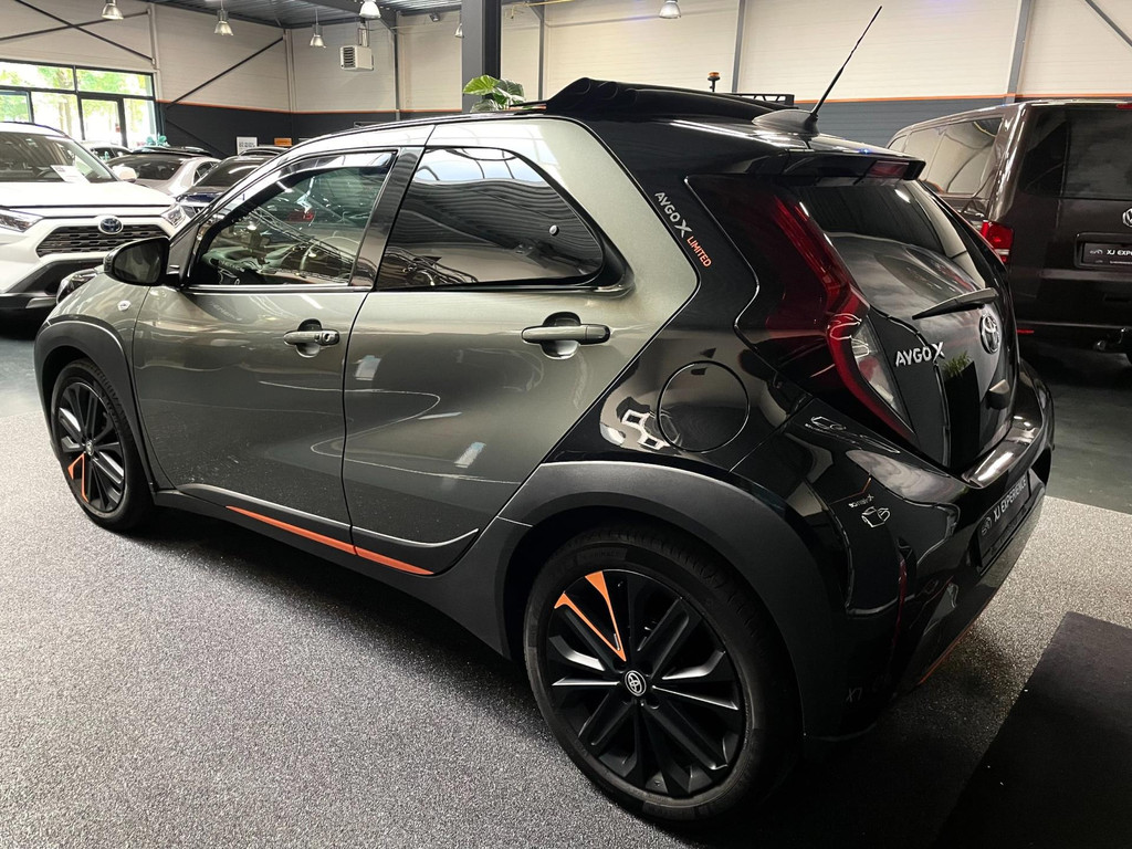 Toyota Aygo X 1.0 VVT-i S-CVT LIMITED NAVY CABRIO CAMERA 8