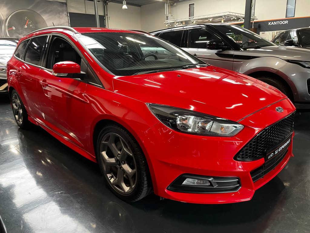 Ford Focus Wagon 2.0 ST-2 250 PK NAVI CLIMA RECARO CARPLAY 1