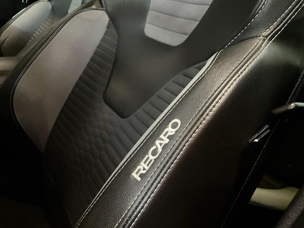 Ford Focus Wagon 2.0 ST-2 250 PK NAVI CLIMA RECARO CARPLAY 21