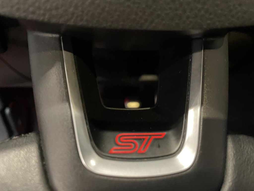 Ford Focus Wagon 2.0 ST-2 250 PK NAVI CLIMA RECARO CARPLAY 26