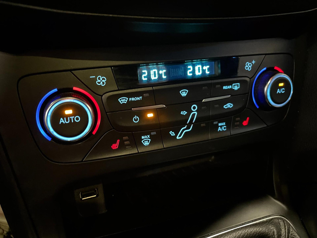 Ford Focus Wagon 2.0 ST-2 250 PK NAVI CLIMA RECARO CARPLAY 32