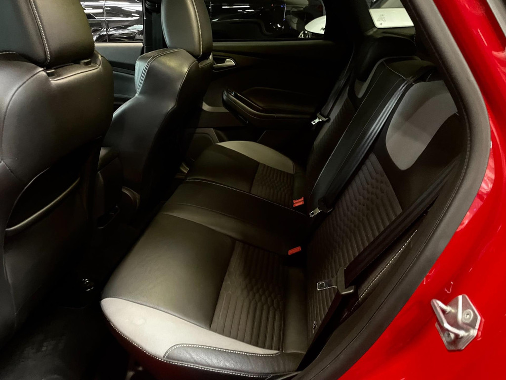 Ford Focus Wagon 2.0 ST-2 250 PK NAVI CLIMA RECARO CARPLAY 37