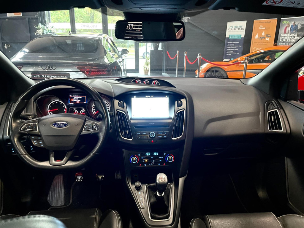 Ford Focus Wagon 2.0 ST-2 250 PK NAVI CLIMA RECARO CARPLAY 38