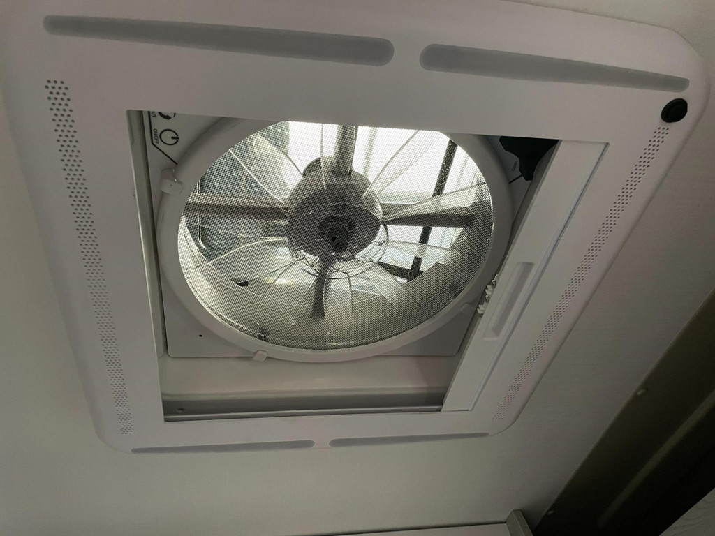 Roller team LIVINGSTONE 5 ADB1 Fiat Ducato - Airco / Luifel / Standkachel / 185 PK / Top onderhouden 80