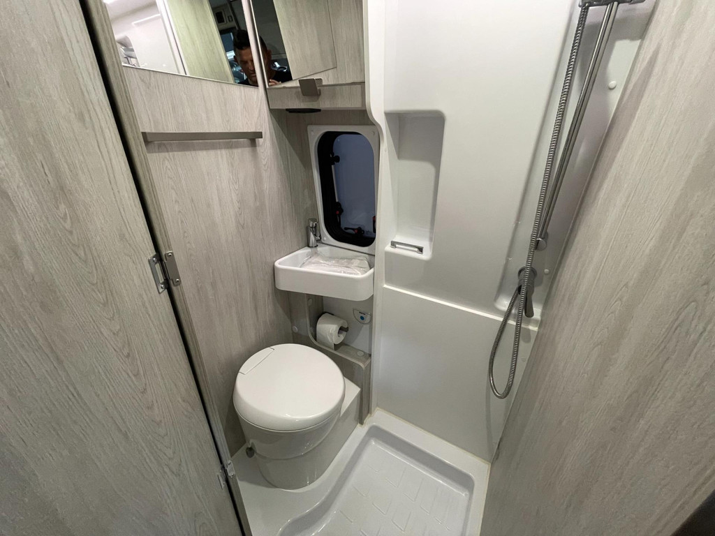 Roller team LIVINGSTONE 5 ADB1 Fiat Ducato - Airco / Luifel / Standkachel / 185 PK / Top onderhouden 90