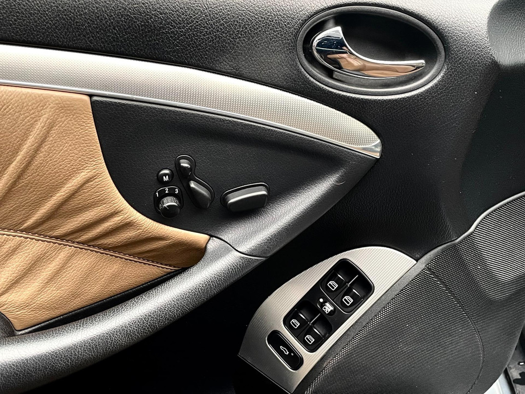 Mercedes-Benz CLK-klasse Cabrio 350 AMG *DTM UITGEVOERD* Youngtimer / Leder / Automaat 32