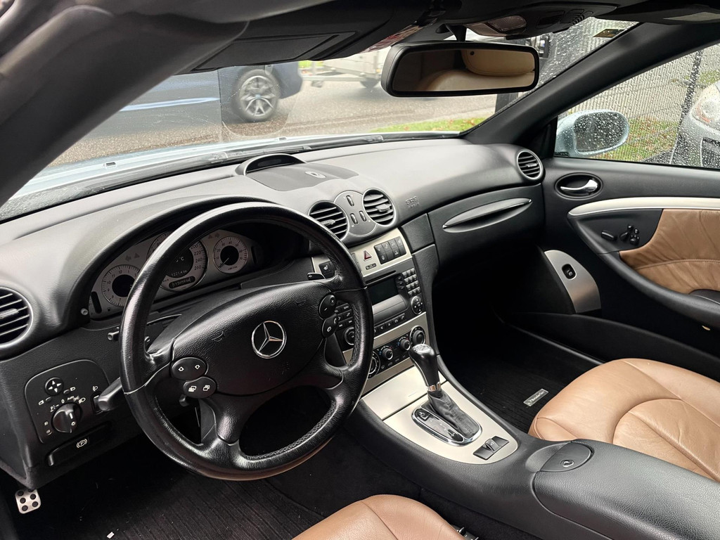 Mercedes-Benz CLK-klasse Cabrio 350 AMG *DTM UITGEVOERD* Youngtimer / Leder / Automaat 34