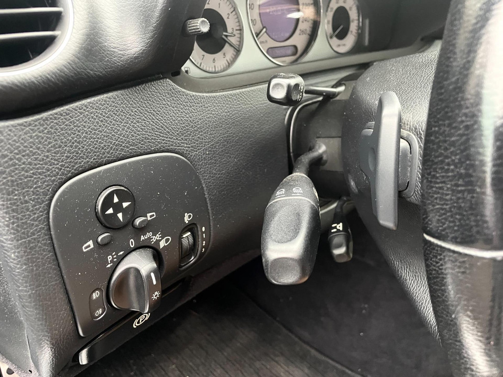 Mercedes-Benz CLK-klasse Cabrio 350 AMG *DTM UITGEVOERD* Youngtimer / Leder / Automaat 35