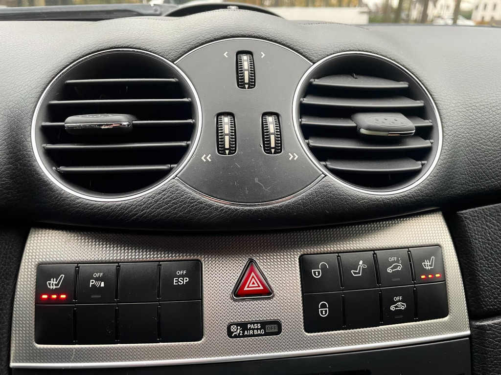 Mercedes-Benz CLK-klasse Cabrio 350 AMG *DTM UITGEVOERD* Youngtimer / Leder / Automaat 42