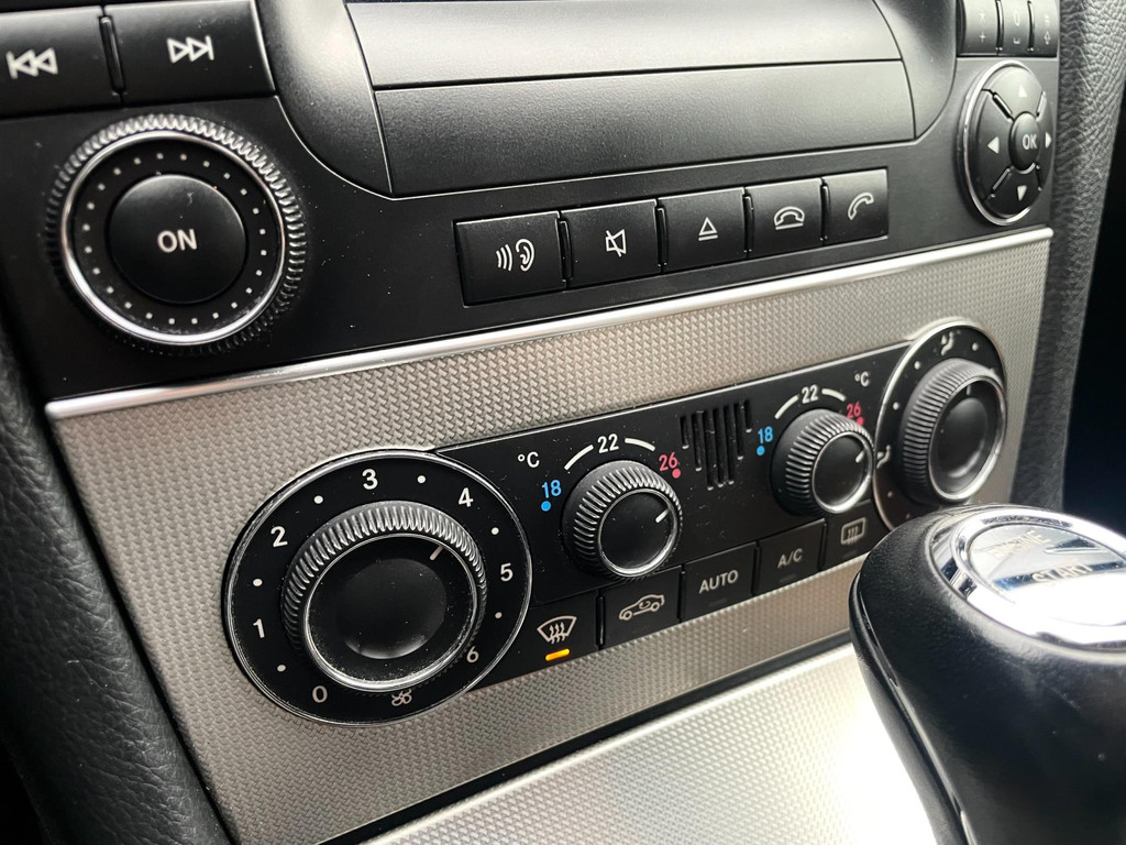 Mercedes-Benz CLK-klasse Cabrio 350 AMG *DTM UITGEVOERD* Youngtimer / Leder / Automaat 44