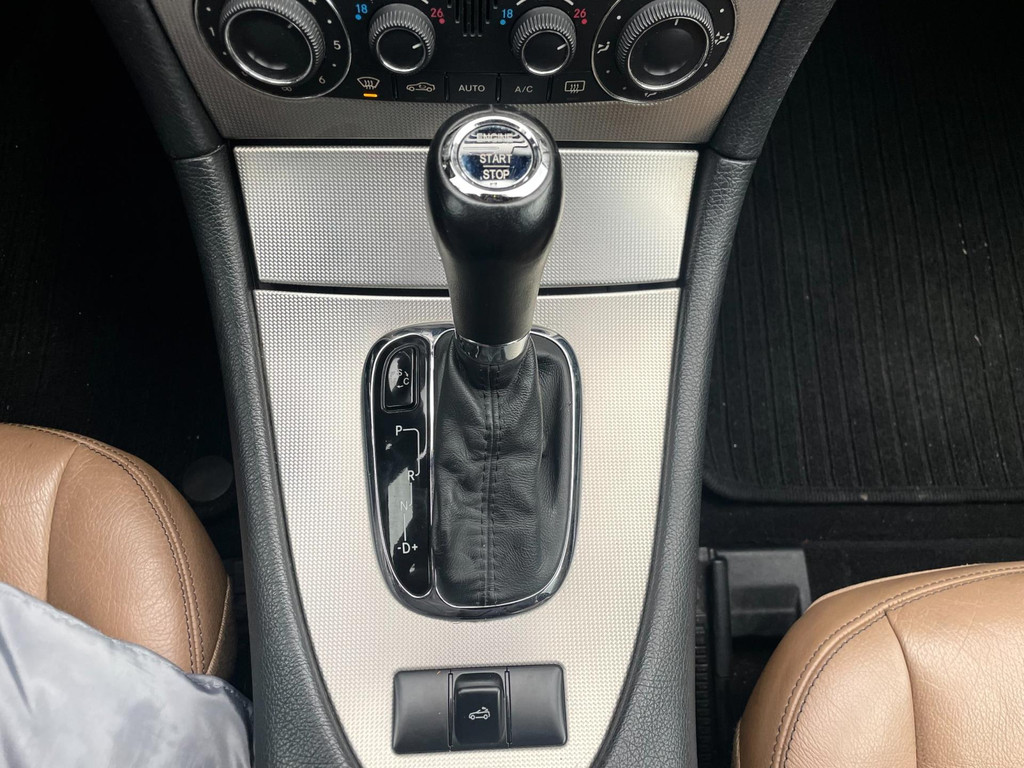 Mercedes-Benz CLK-klasse Cabrio 350 AMG *DTM UITGEVOERD* Youngtimer / Leder / Automaat 45