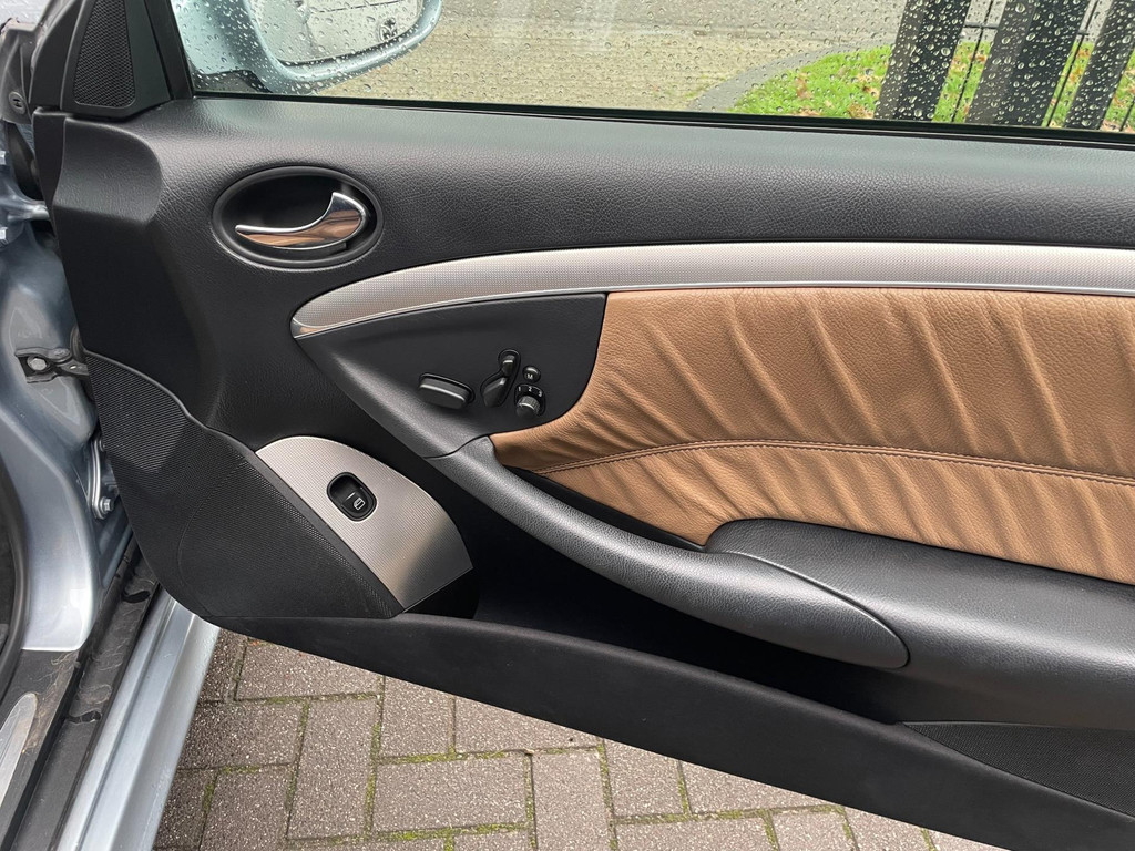 Mercedes-Benz CLK-klasse Cabrio 350 AMG *DTM UITGEVOERD* Youngtimer / Leder / Automaat 46