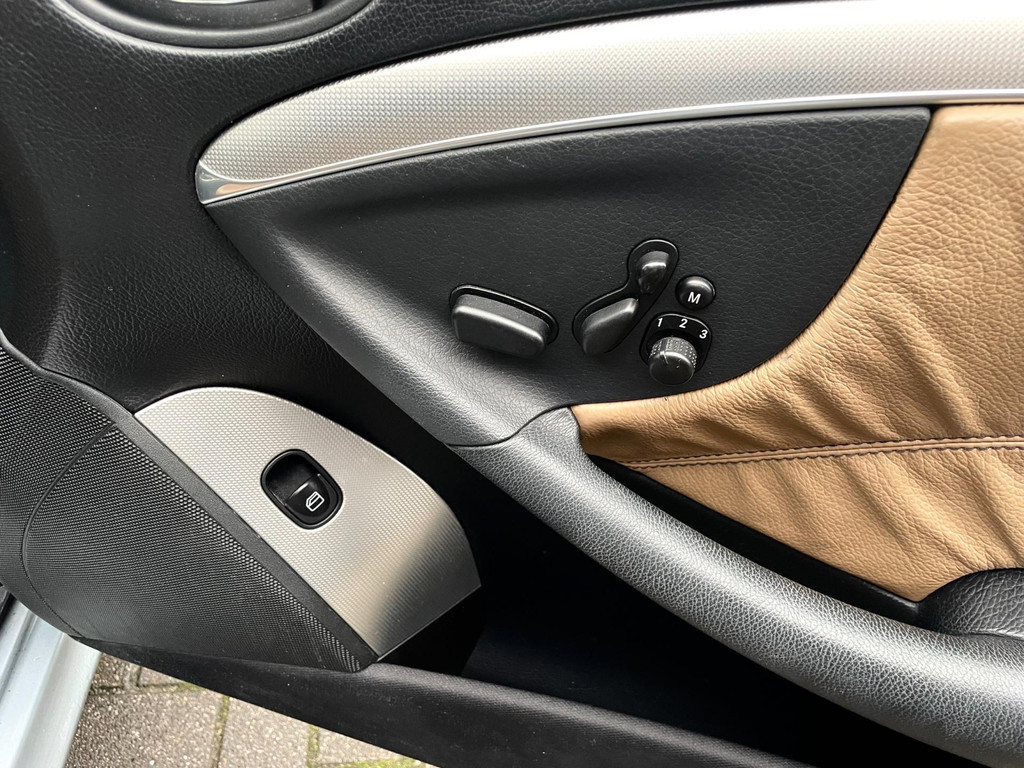 Mercedes-Benz CLK-klasse Cabrio 350 AMG *DTM UITGEVOERD* Youngtimer / Leder / Automaat 47