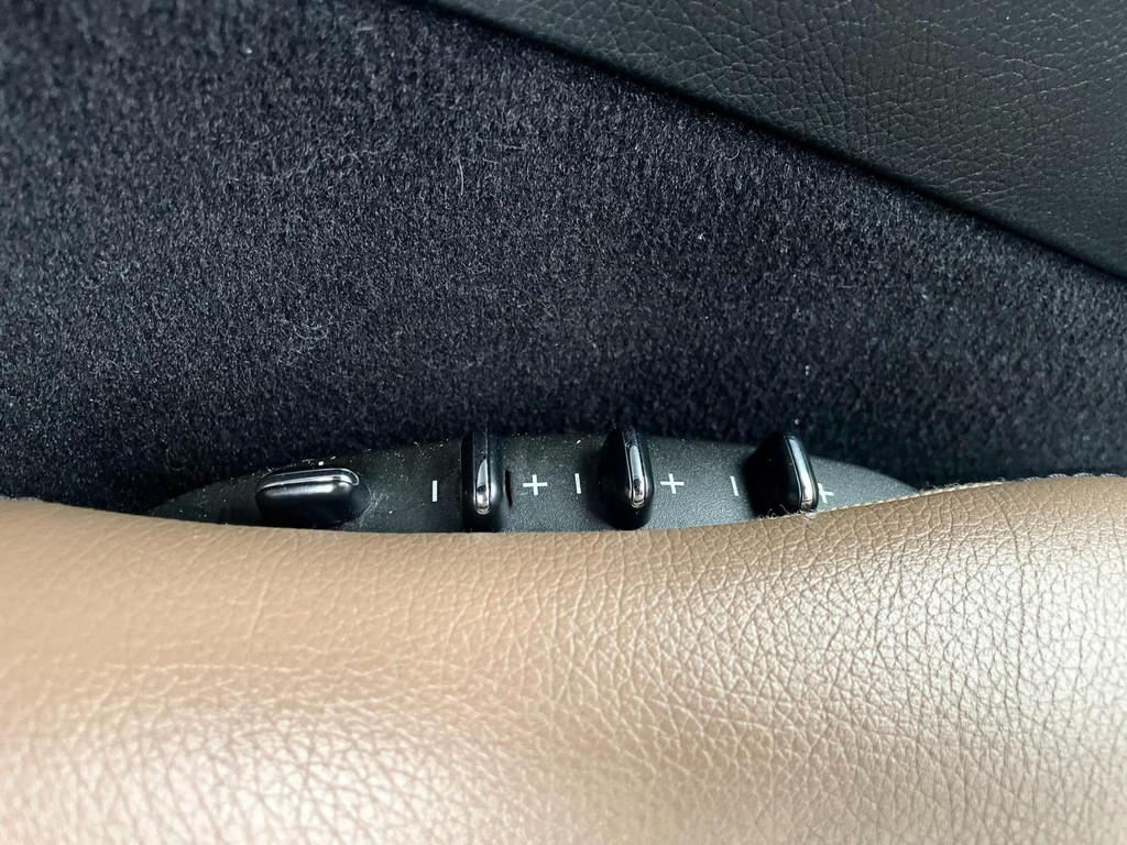 Mercedes-Benz CLK-klasse Cabrio 350 AMG *DTM UITGEVOERD* Youngtimer / Leder / Automaat 51