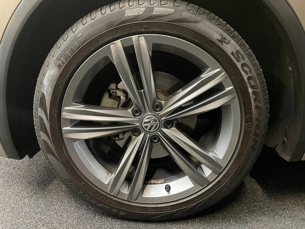 Volkswagen Tiguan 1.4 TSI ACT Highline Business 3X R-LINE PANO LEER NAVI 33