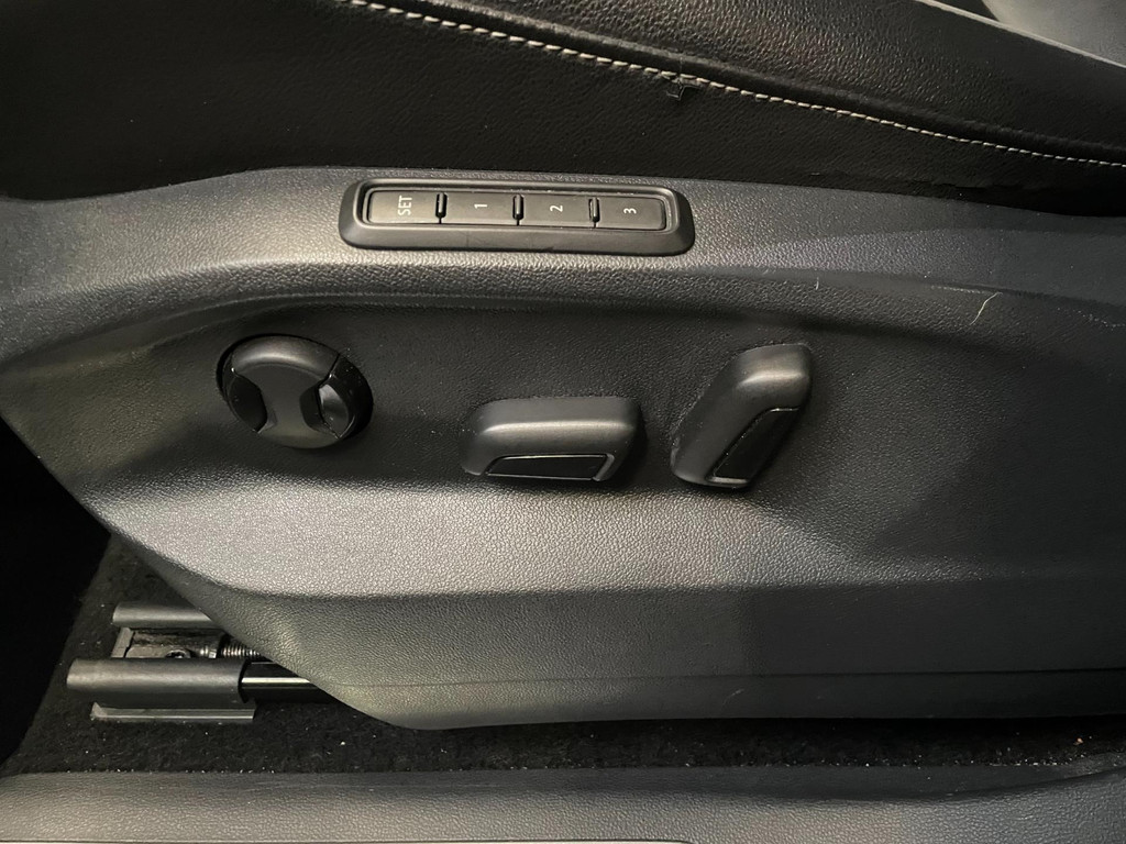 Volkswagen Tiguan 1.4 TSI ACT Highline Business 3X R-LINE PANO LEER NAVI 42