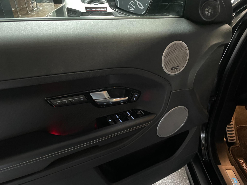 Land Rover RANGE ROVER EVOQUE 2.0 Si 4WD Dynamic PANO NAVI LEER TREKH 29