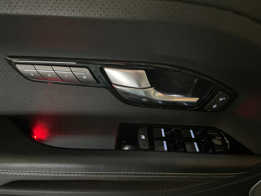 Land Rover RANGE ROVER EVOQUE 2.0 Si 4WD Dynamic PANO NAVI LEER TREKH 30