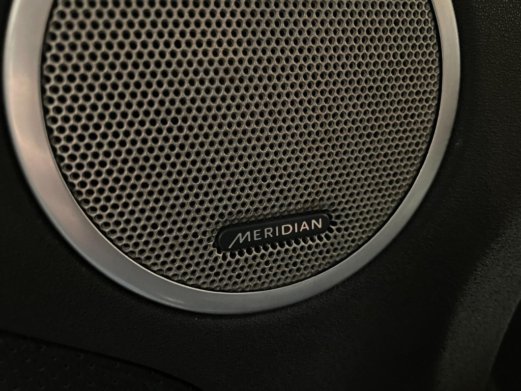 Land Rover RANGE ROVER EVOQUE 2.0 Si 4WD Dynamic PANO NAVI LEER TREKH 32