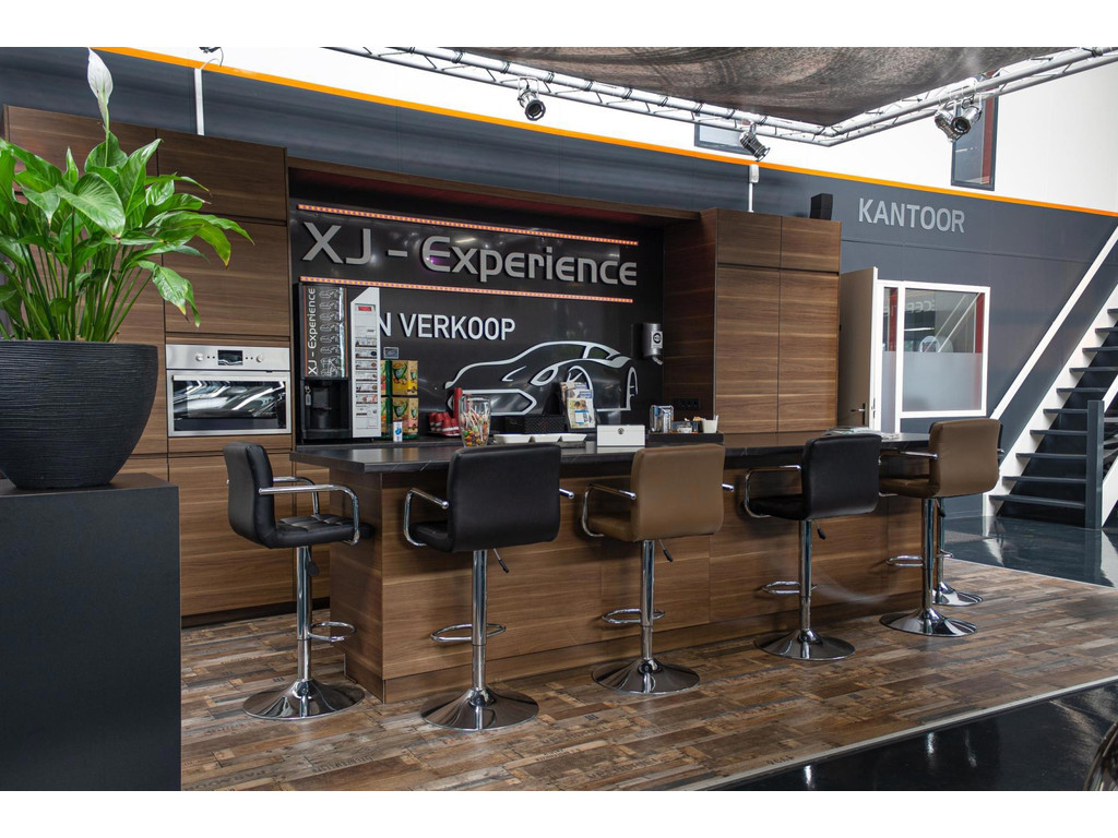 Mercedes-Benz E-klasse 300 e Sport Edition AMG PANO 313 PK 16