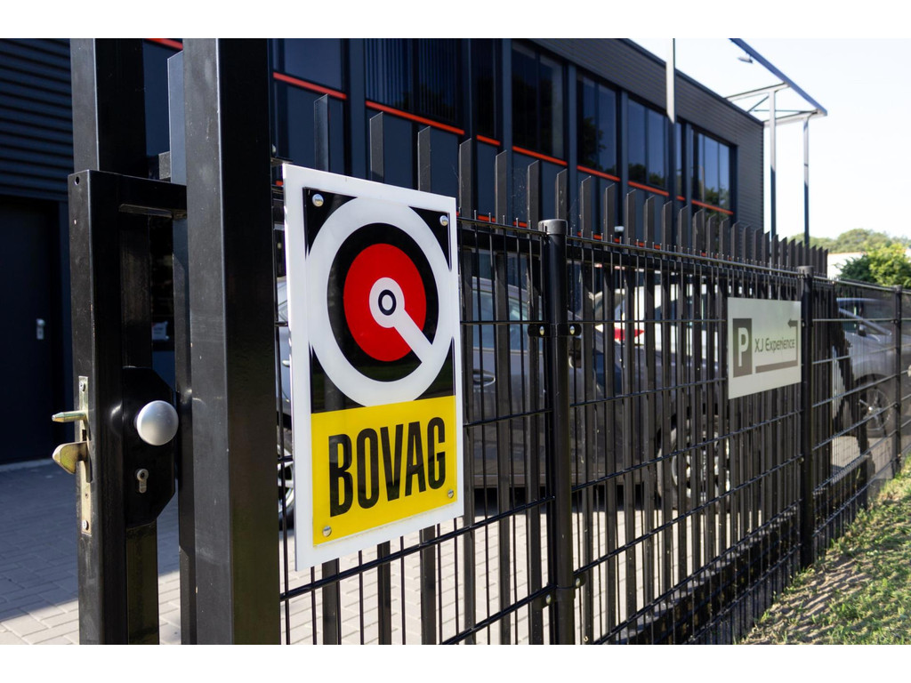 Mercedes-Benz E-klasse 300 e Sport Edition AMG PANO 313 PK 17