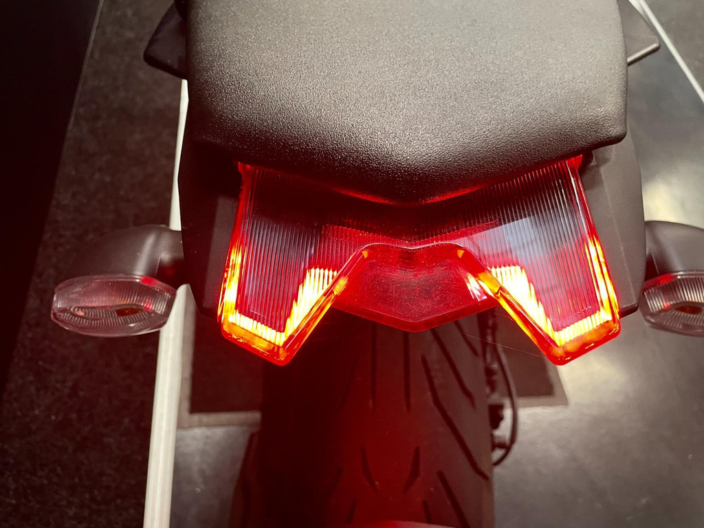 Yamaha Tour MT-09 ABS QUICKSHIFT AKROPOVIC 18