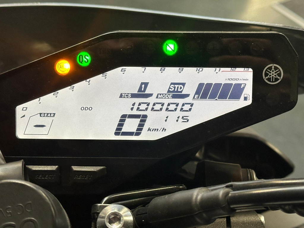 Yamaha Tour MT-09 ABS QUICKSHIFT AKROPOVIC 6