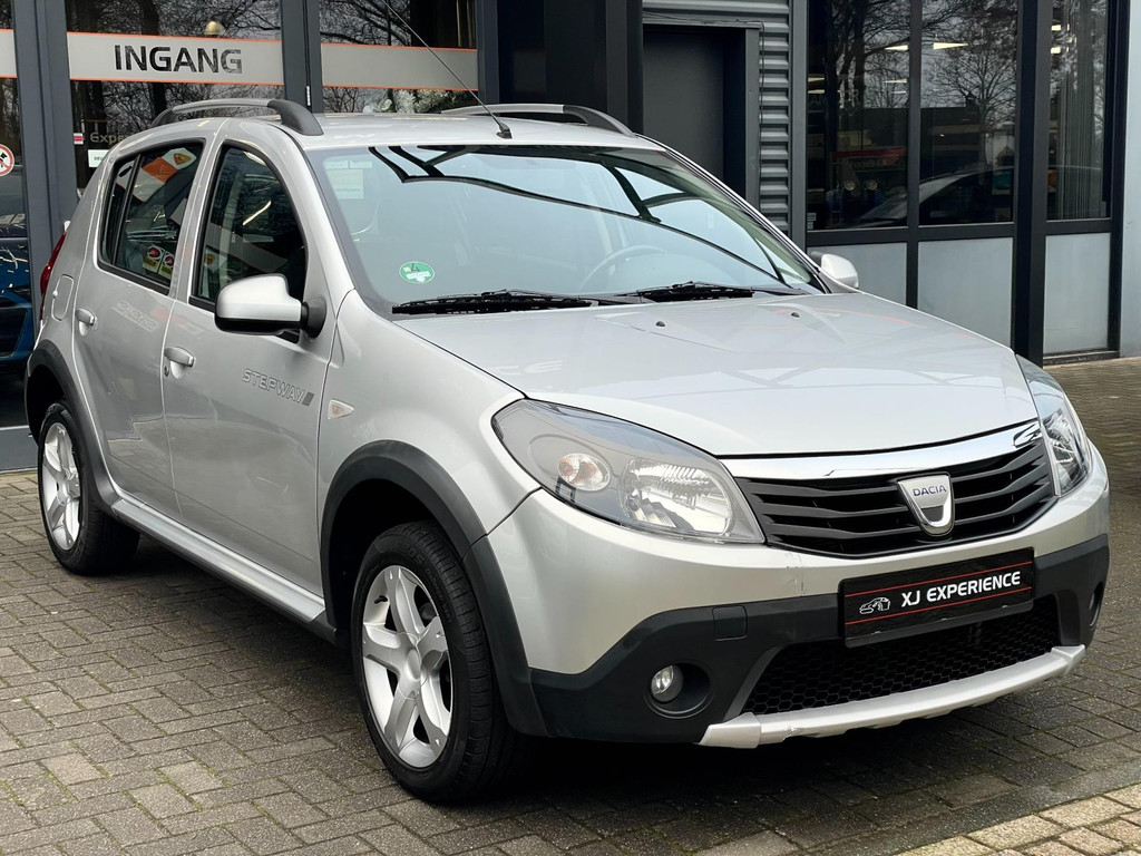 Dacia Sandero 1.6 Stepway AIRCO CARPLAY NAVI ELECT RAMEN AFNEEMBAAR TREKHAAK 16'VELGEN 1