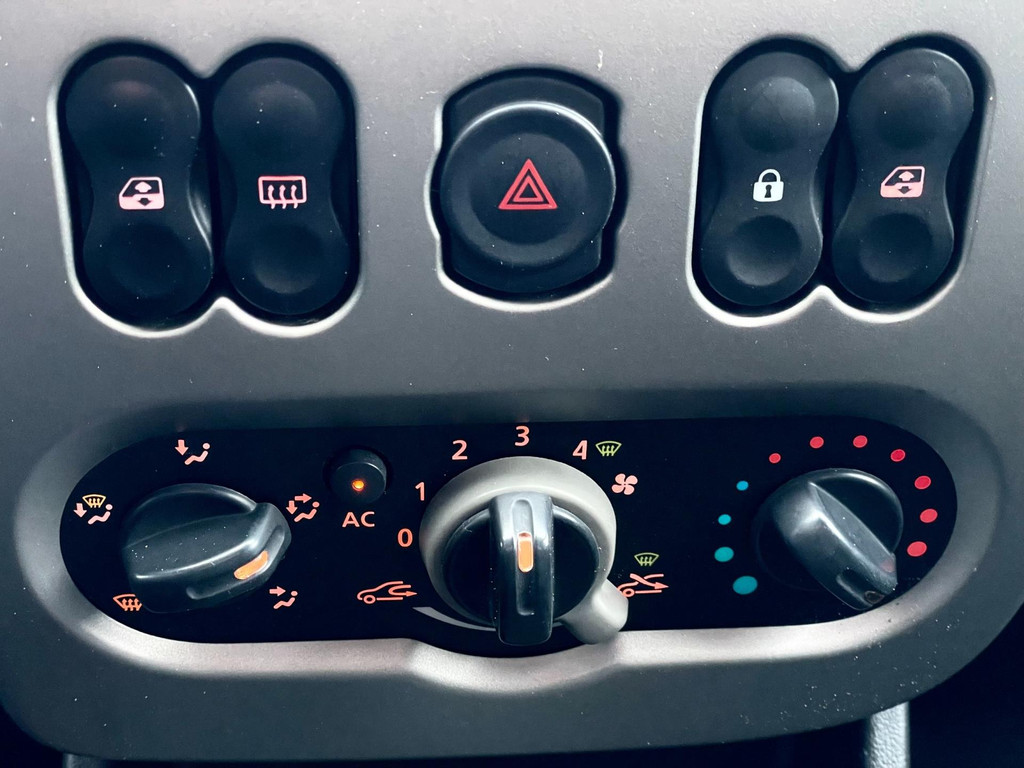 Dacia Sandero 1.6 Stepway AIRCO CARPLAY NAVI ELECT RAMEN AFNEEMBAAR TREKHAAK 16'VELGEN 34