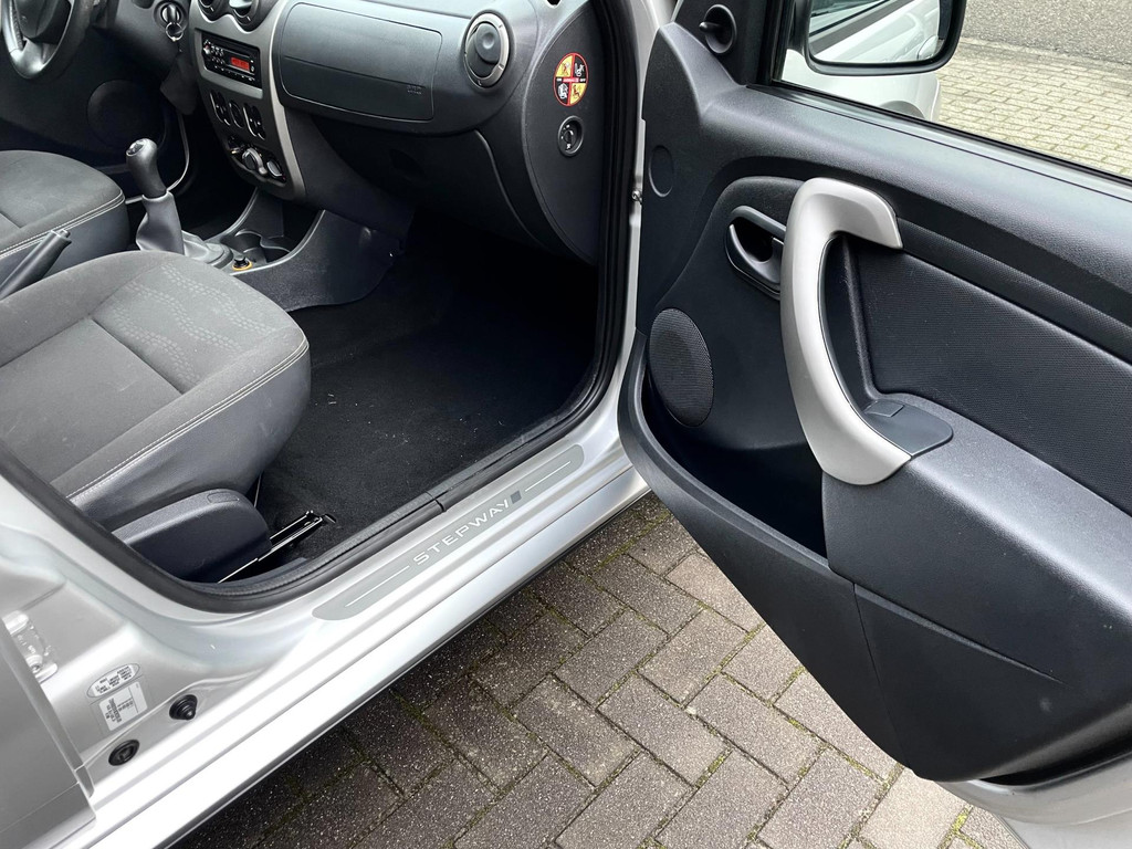 Dacia Sandero 1.6 Stepway AIRCO CARPLAY NAVI ELECT RAMEN AFNEEMBAAR TREKHAAK 16'VELGEN 37