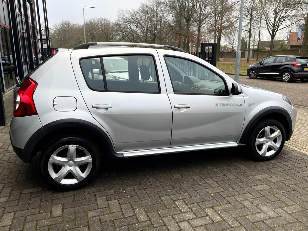 Dacia Sandero 1.6 Stepway AIRCO CARPLAY NAVI ELECT RAMEN AFNEEMBAAR TREKHAAK 16'VELGEN 8