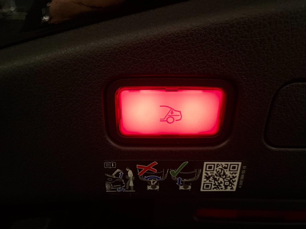 Mercedes-Benz CLE Cabriolet 200 AMG Line HUD NAVI 204PK 85