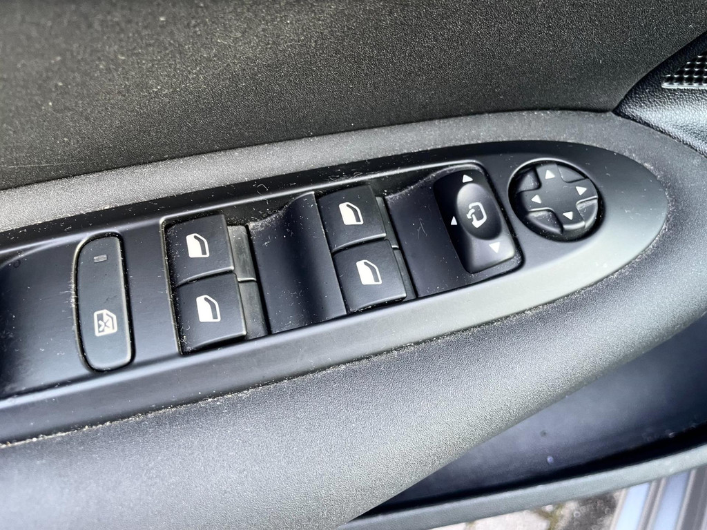 Citroen C4 1.2 PureTech Feel Collection AIRCO NAVI CRUISECTRL 25