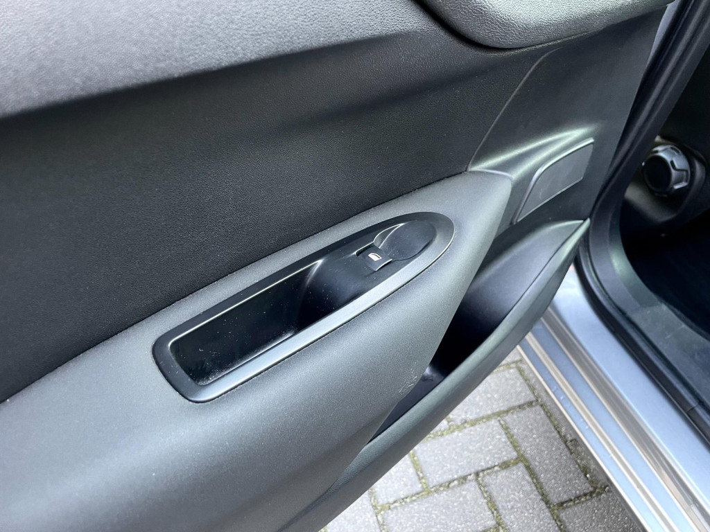 Citroen C4 1.2 PureTech Feel Collection AIRCO NAVI CRUISECTRL 48