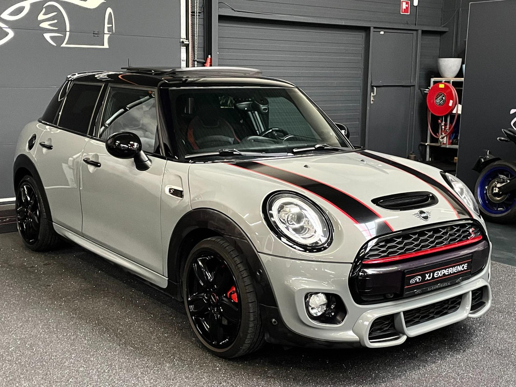 Mini Cooper S 2.0 JCW F1 H&K NAVIGATIE CARPLAY PANORAMADAK LEER CAMERA UNION JACK 1