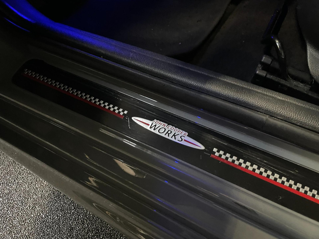 Mini Cooper S 2.0 JCW F1 H&K NAVIGATIE CARPLAY PANORAMADAK LEER CAMERA UNION JACK 36