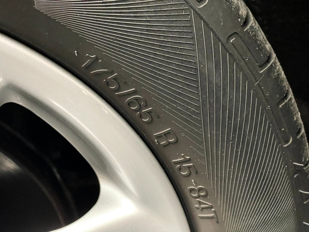 Toyota IQ 1.0 VVTi Comfort AUTOMAAT AIRCO ECC LMV 70 PK 15