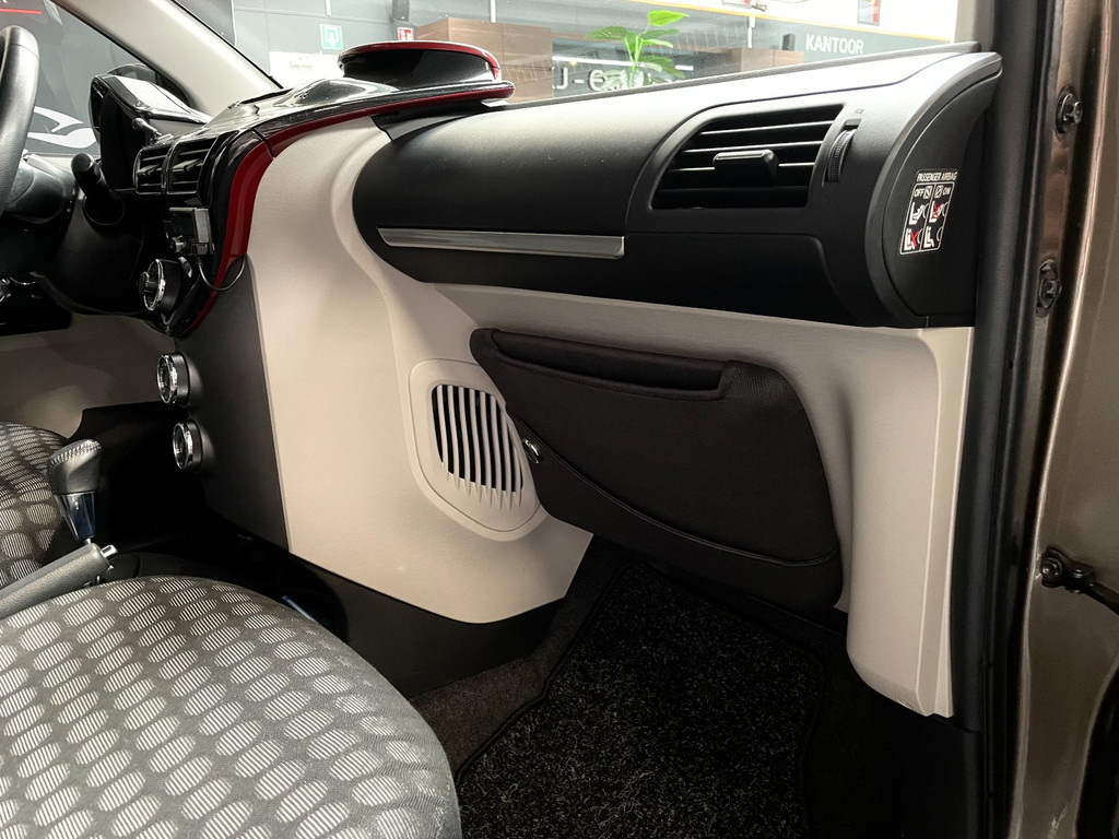 Toyota IQ 1.0 VVTi Comfort AUTOMAAT AIRCO ECC LMV 70 PK 44