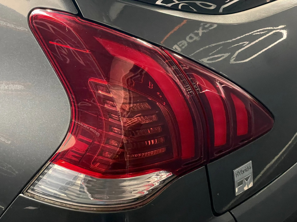 Peugeot 3008 2.0 HDi HYbrid4 Blue Lease 28