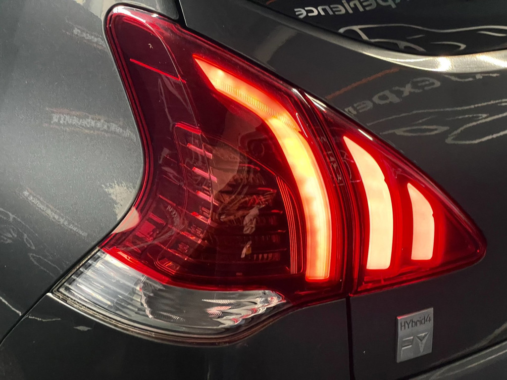 Peugeot 3008 2.0 HDi HYbrid4 Blue Lease 29