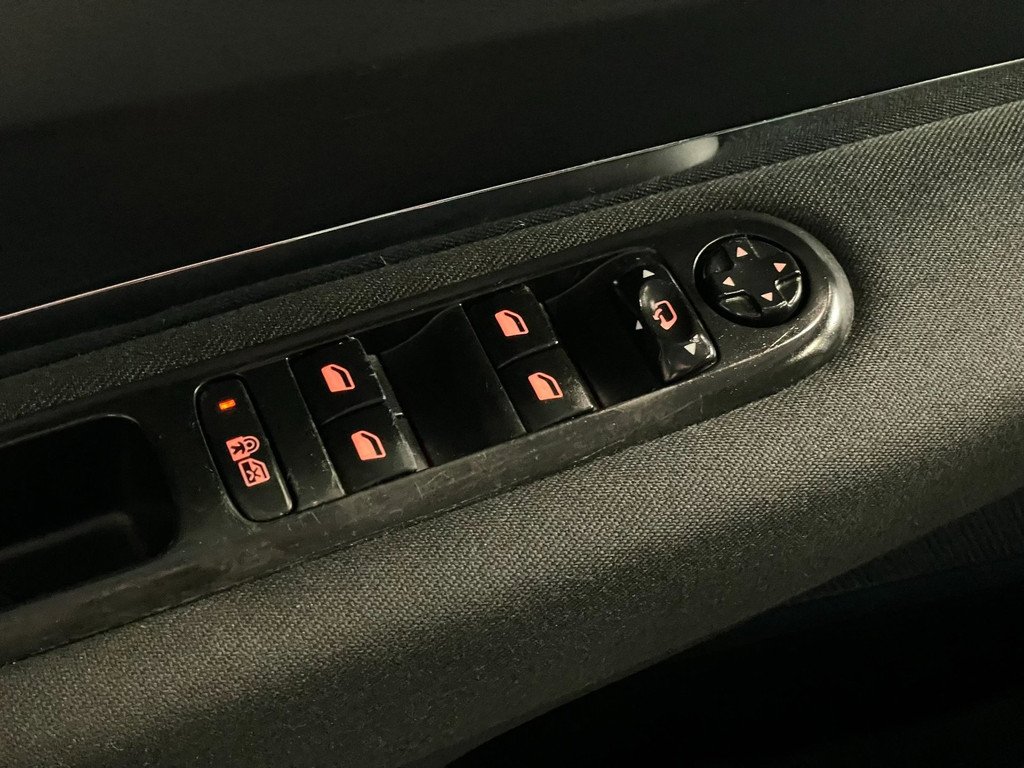 Peugeot 3008 2.0 HDi HYbrid4 Blue Lease 31