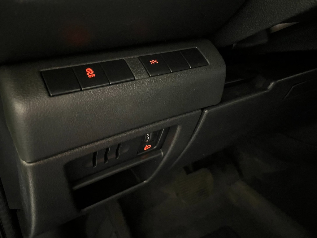 Peugeot 3008 2.0 HDi HYbrid4 Blue Lease 32