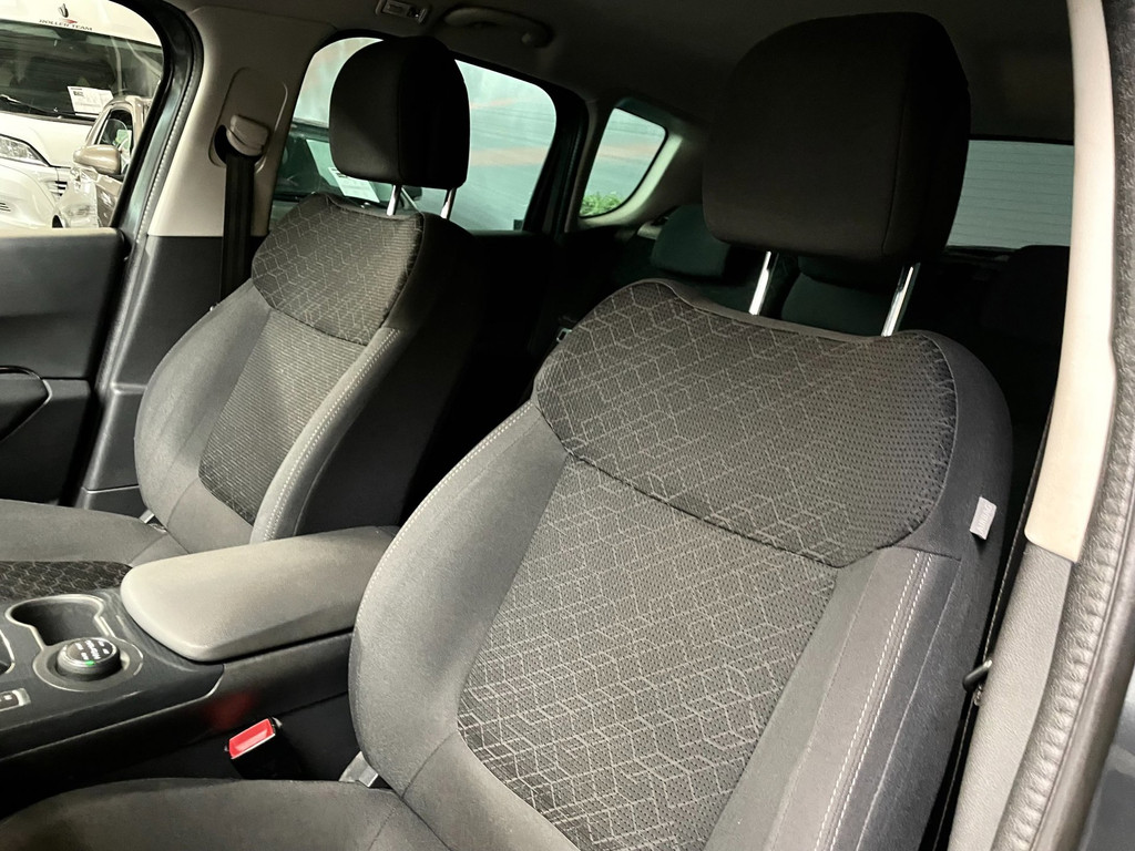 Peugeot 3008 2.0 HDi HYbrid4 Blue Lease 40