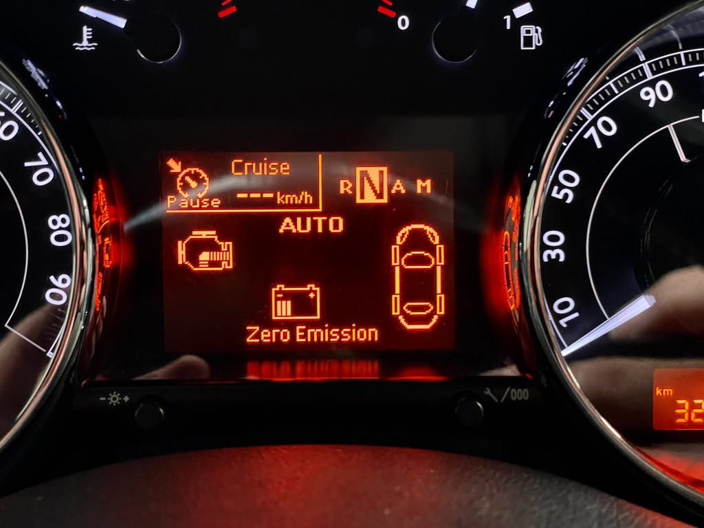 Peugeot 3008 2.0 HDi HYbrid4 Blue Lease 48