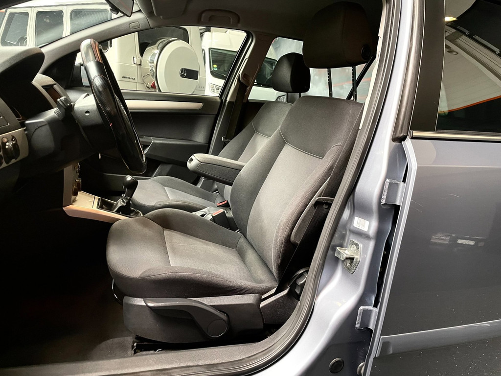 Opel Astra Wagon 1.6 Temptation AIRCO NAVI CRUISECTRL 30