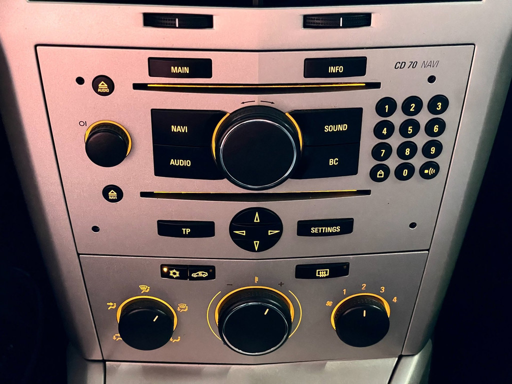 Opel Astra Wagon 1.6 Temptation AIRCO NAVI CRUISECTRL 40